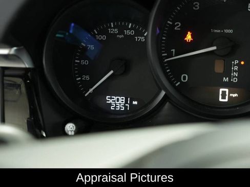 Certified 2022 Porsche Macan image 15