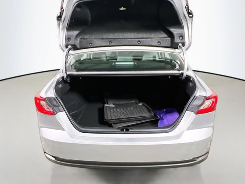 Used 2025 Toyota Camry LE image 33