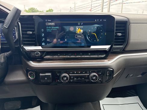 Used 2022 Chevrolet Silverado 1500 LT AWD/4WD image 17