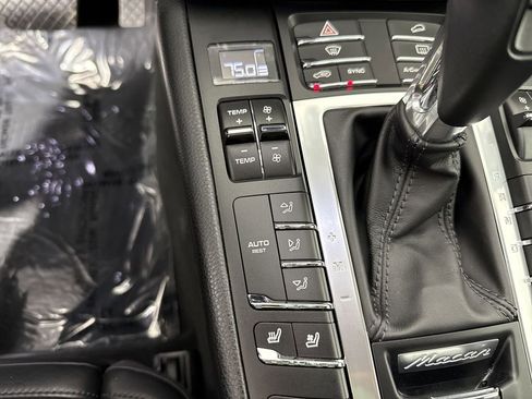 Certified 2017 Porsche Macan AWD/4WD image 31