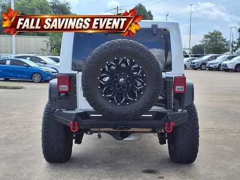 Used 2013 Jeep Wrangler Unlimited Sahara w/ Connectivity Group AWD/4WD image 8