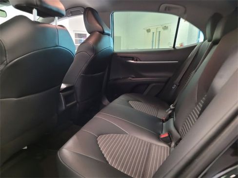 Used 2020 Toyota Camry SE image 12