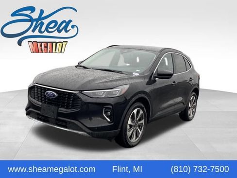 Used 2023 Ford Escape Platinum AWD/4WD image 1