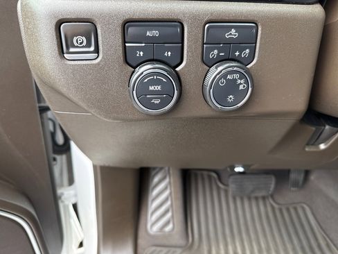 Used 2025 Chevrolet Silverado 1500 LT image 23