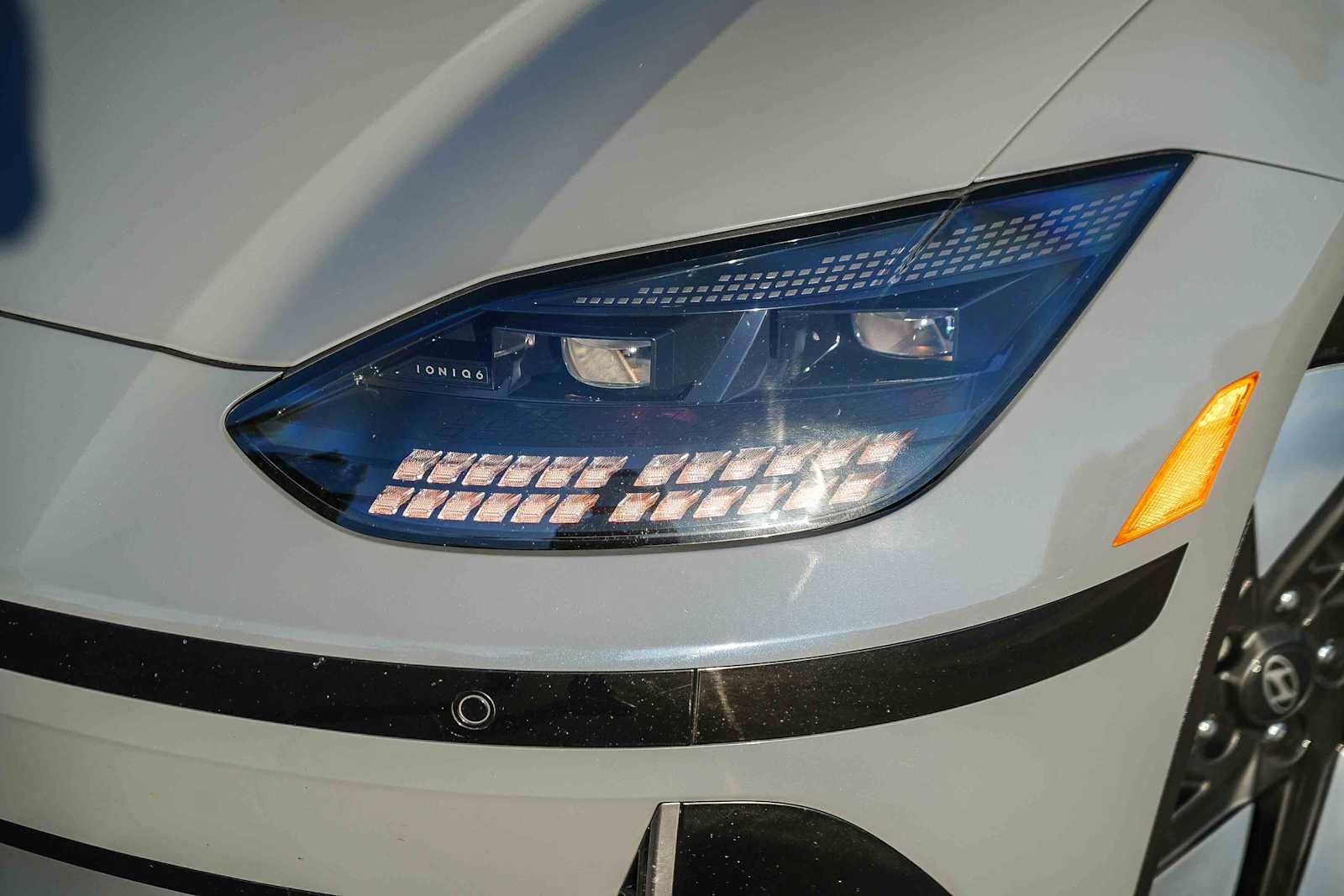 Used 2024 Hyundai Ioniq 6 SE RWD image 2