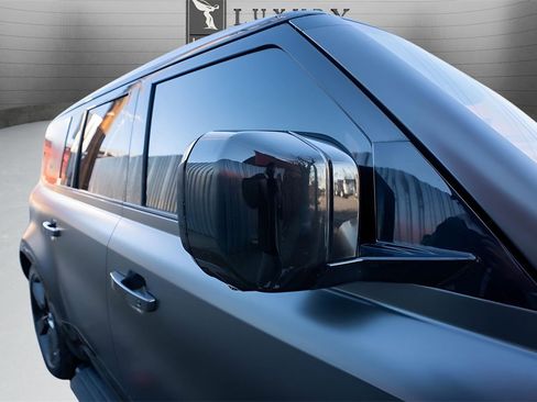 Used 2023 Land Rover Defender 110 V8 image 11