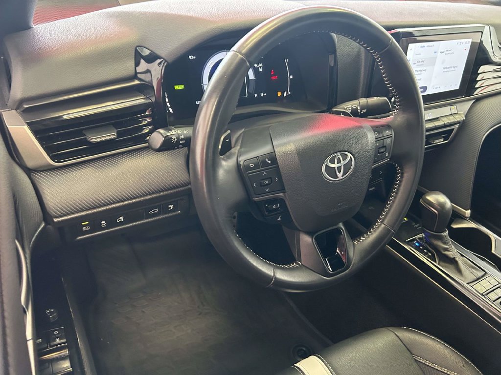 Used 2025 Toyota Camry SE FWD image 13