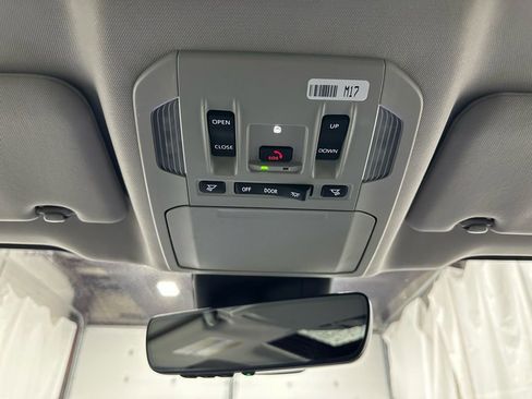 Used 2025 Toyota Highlander XLE image 41