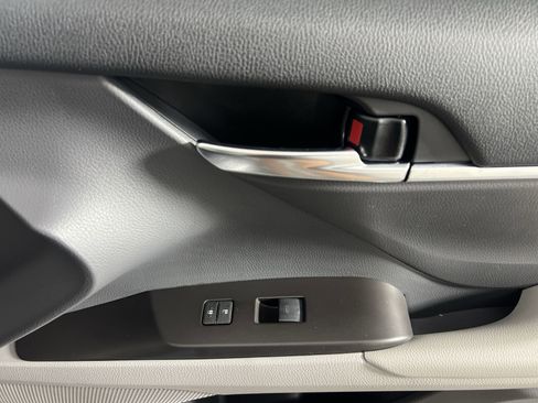 Used 2024 Toyota Camry SE image 32