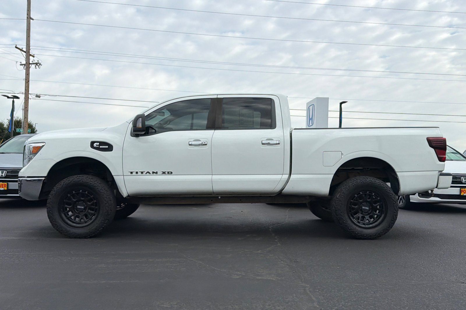 Used 2018 Nissan Titan SV w/ SV Convenience Package AWD/4WD image 6