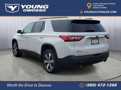 Used 2021 Chevrolet Traverse LT w/ LT Premium Package AWD/4WD image 4