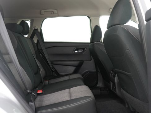 Used 2025 Nissan Rogue SV AWD/4WD image 12