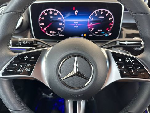 Used 2025 Mercedes-Benz GLC 300 4MATIC image 11