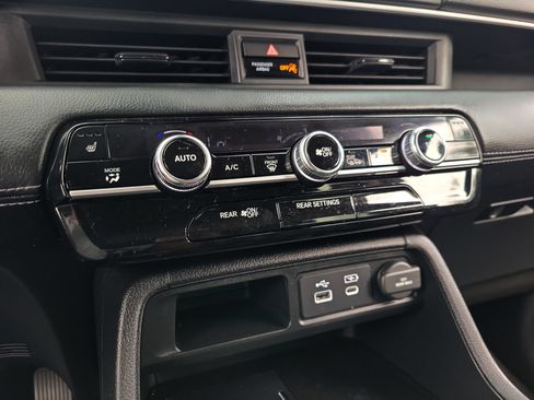 Used 2025 Honda Pilot Touring image 27
