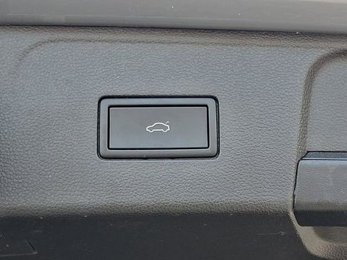 Used 2024 Volkswagen Atlas Peak Edition SEL image 33