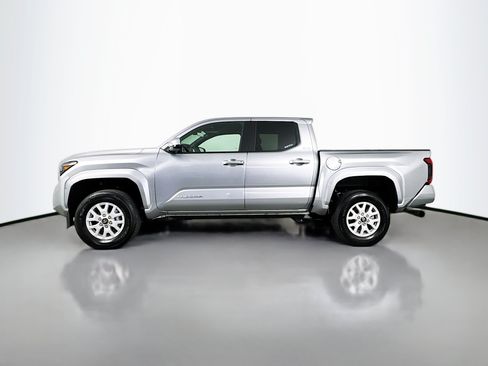 Certified 2025 Toyota Tacoma SR5 AWD/4WD image 4