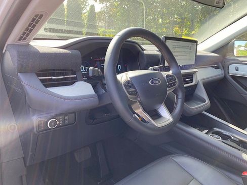 New 2025 Ford Explorer Active w/ Active Comfort Package image 19