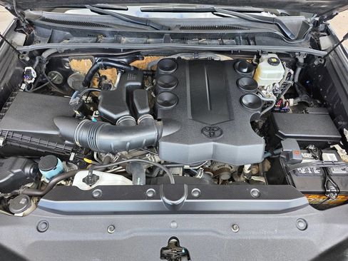 Used 2018 Toyota 4Runner SR5 Premium AWD/4WD image 34