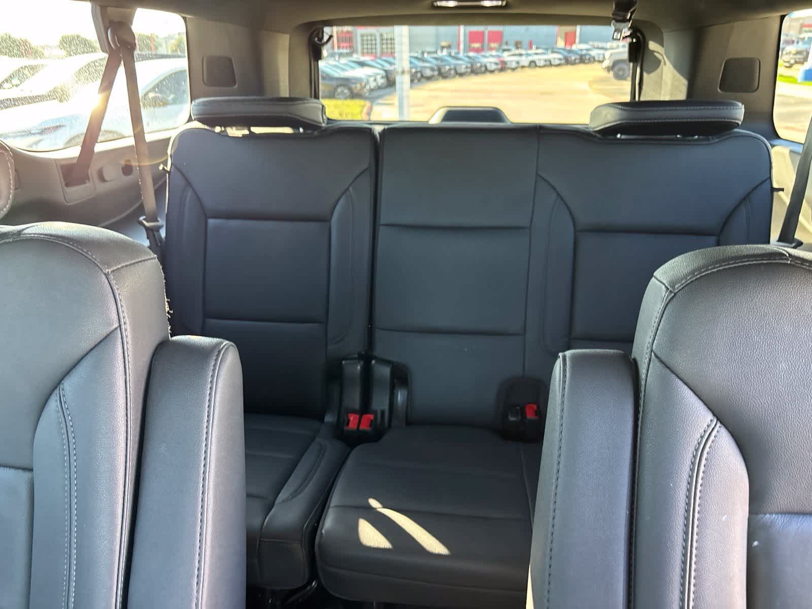 Used 2025 Chevrolet Suburban Z71 w/ Comfort Package AWD/4WD image 18