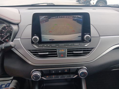 Used 2024 Nissan Altima 2.5 SR FWD image 10