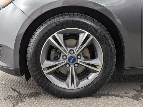 Used 2018 Ford Focus SE w/ SE Appearance Package image 27