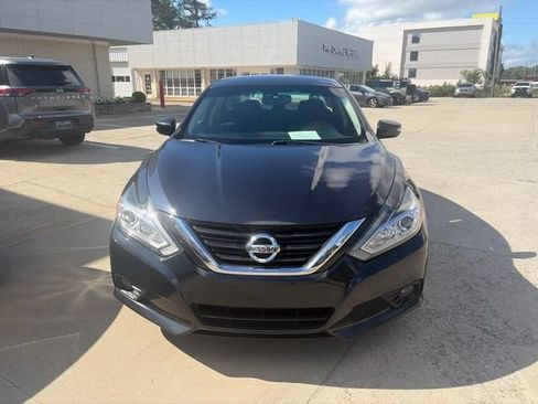 Used 2018 Nissan Altima 2.5 SV w/ 2.5 SV Technology Package FWD image 3