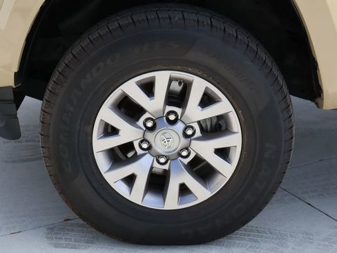 Used 2016 Toyota Tacoma SR5 image 29
