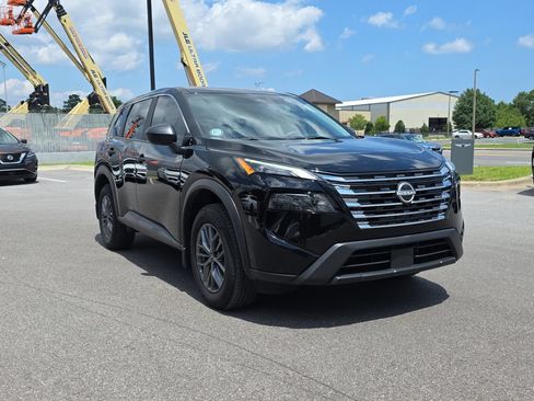 Used 2024 Nissan Rogue S FWD image 2
