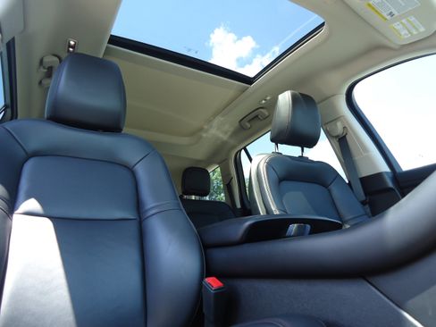 Used 2023 Lincoln Aviator AWD w/ Premium Package image 27