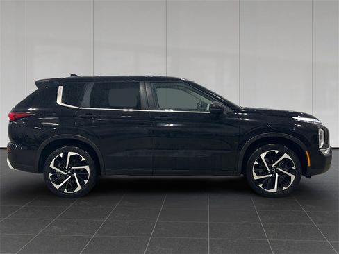 Used 2024 Mitsubishi Outlander SE Black Edition image 6
