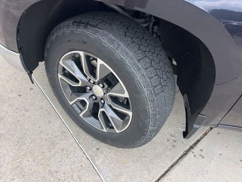 Used 2022 Chevrolet Silverado 1500 LT AWD/4WD image 34