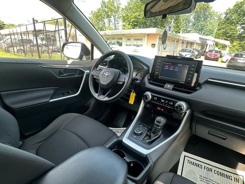 Used 2020 Toyota RAV4 LE AWD/4WD image 30