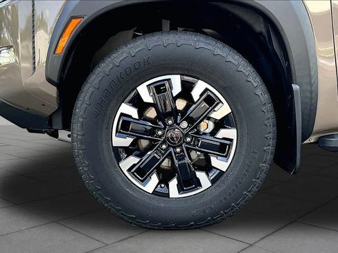 Used 2022 Nissan Frontier PRO-4X w/ Technology Package AWD/4WD image 10