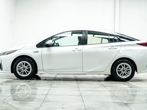 Used 2021 Toyota Prius Prime XLE FWD image 11
