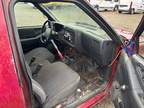 Used 1996 Chevrolet S10 Pickup 2WD Regular Cab image 13