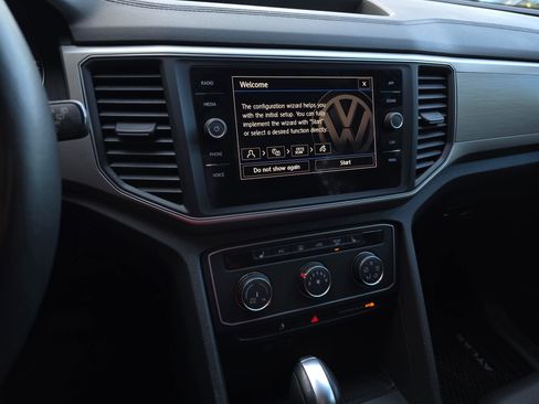 Used 2018 Volkswagen Atlas SE image 28