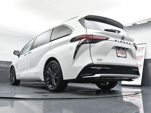 Used 2023 Toyota Sienna XSE image 39