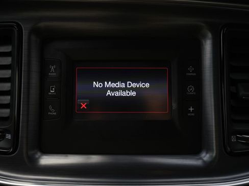 Used 2015 Dodge Challenger SXT image 41