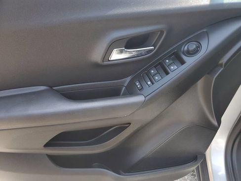 Used 2019 Chevrolet Trax LT w/ LT Convenience Package FWD image 20