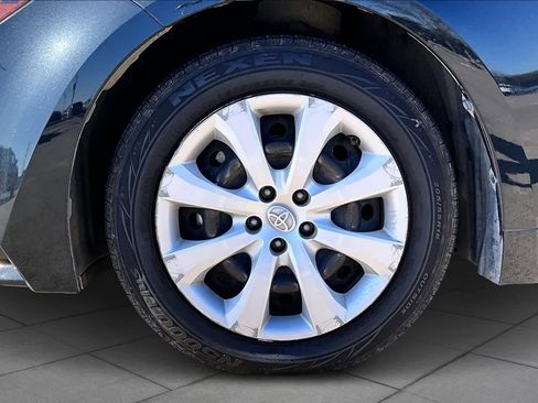 Used 2021 Toyota Corolla LE image 10