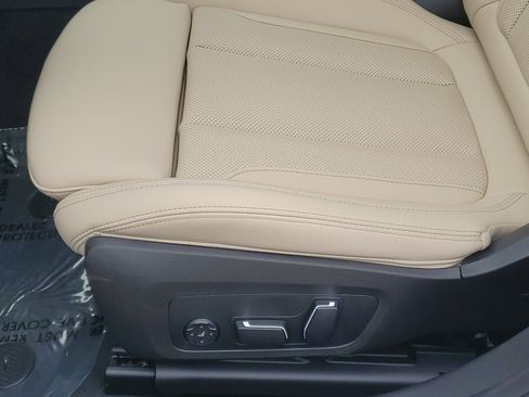 Certified 2026 BMW 330i xDrive Sedan w/ Premium Package AWD/4WD image 9