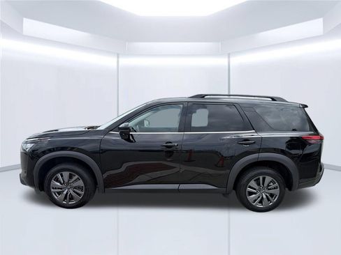 Used 2024 Nissan Pathfinder SV AWD/4WD image 3