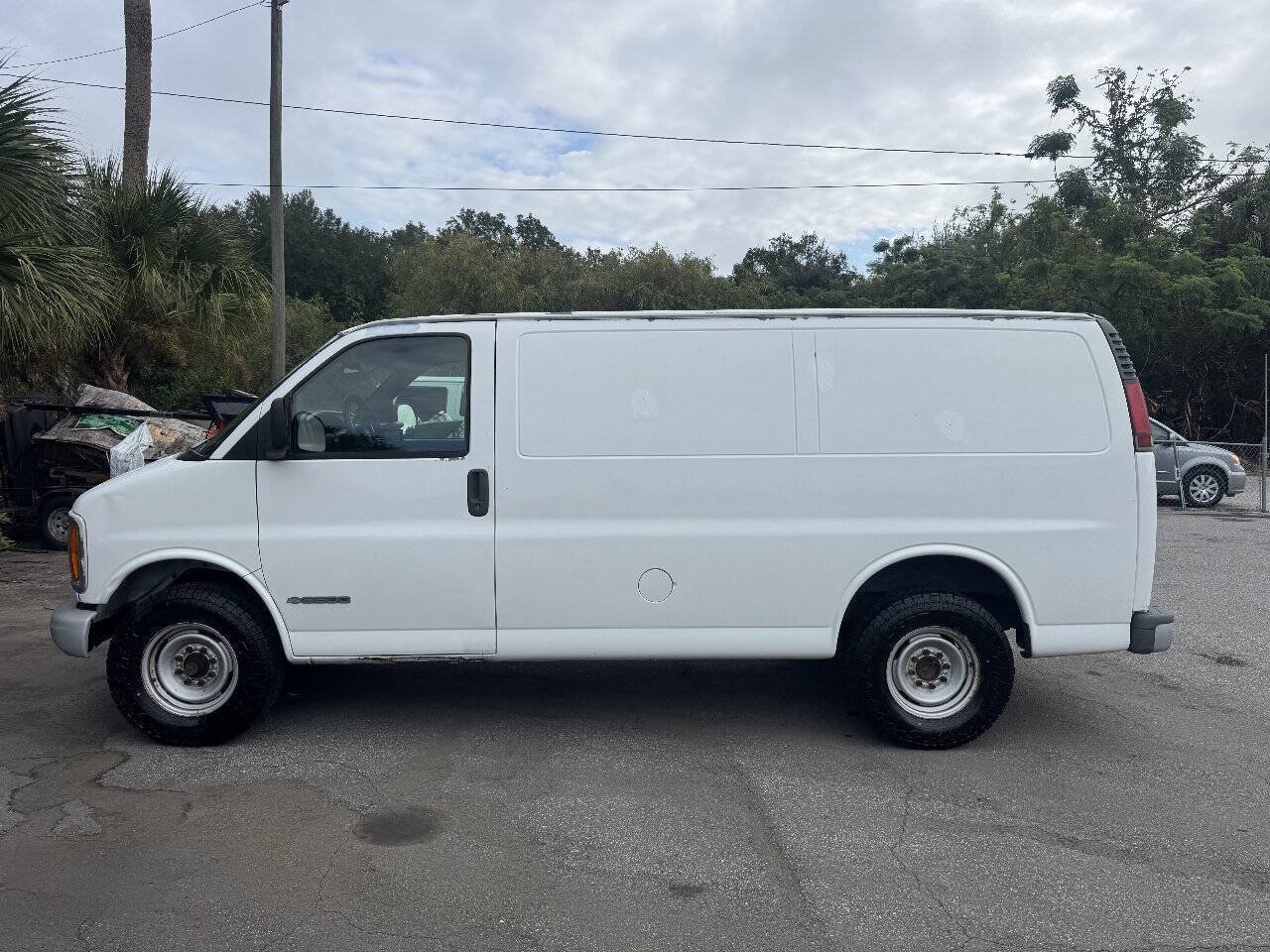 Used 2001 Chevrolet Express 2500 RWD image 8