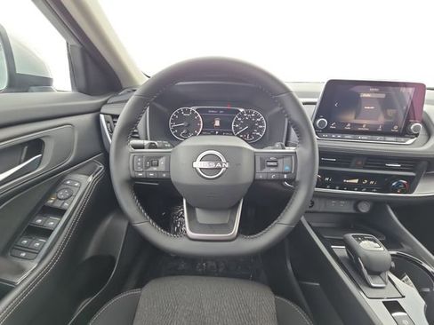 Used 2025 Nissan Rogue SV image 18