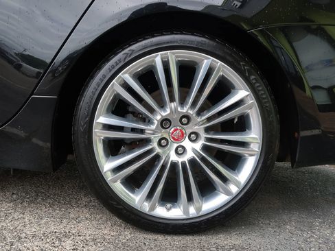 Used 2017 Jaguar XJ R-Sport image 62