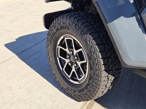 New 2025 Jeep Gladiator Rubicon w/ Convenience Group image 7