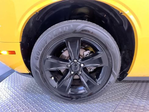 Used 2017 Dodge Challenger SXT w/ Driver Convenience Group RWD image 10