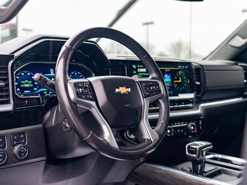 Used 2022 Chevrolet Silverado 1500 LTZ AWD/4WD image 15