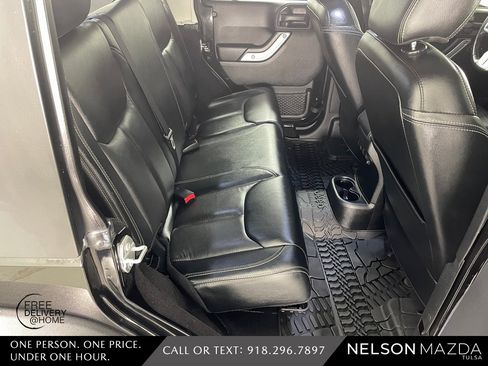 Used 2017 Jeep Wrangler Unlimited Rubicon image 37