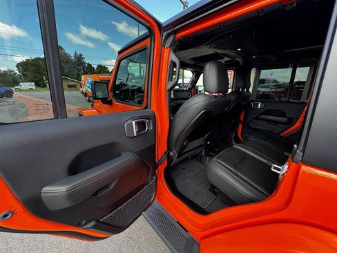 Used 2026 Jeep Wrangler Unlimited Sahara AWD/4WD image 36